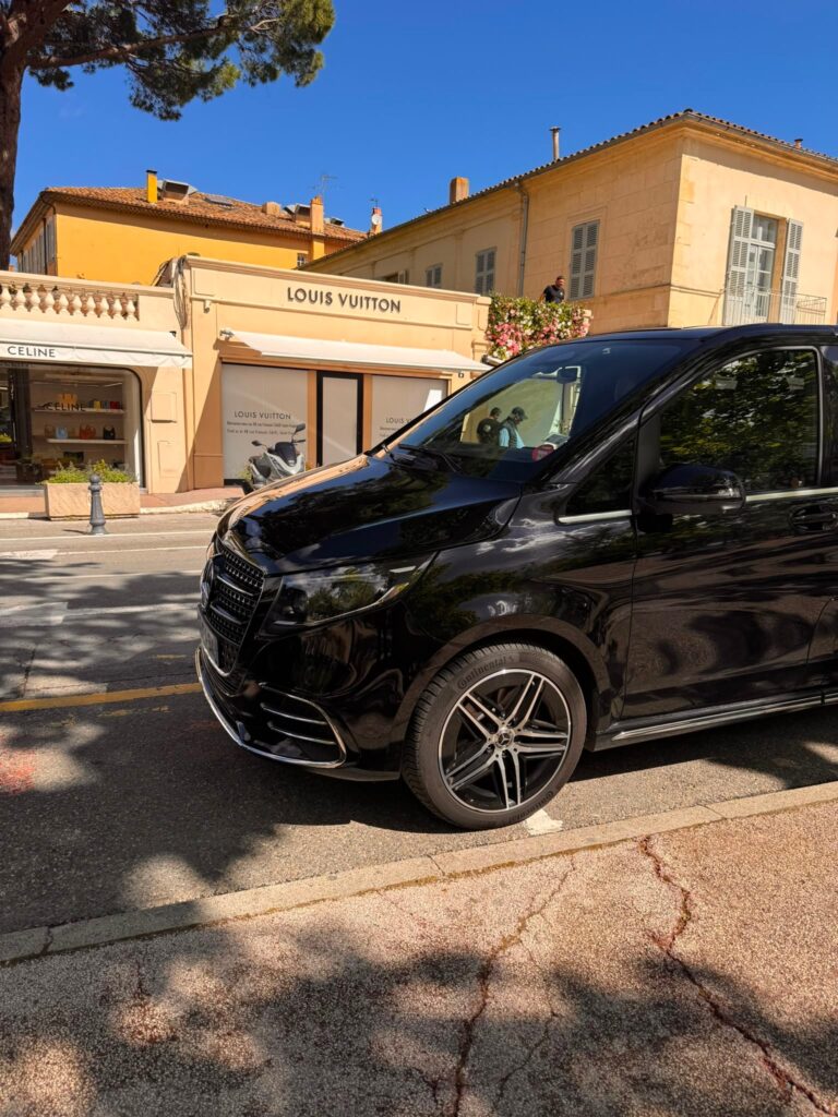 Un VTC pour Le Lavandou entre hôtels événements et destinations du Var